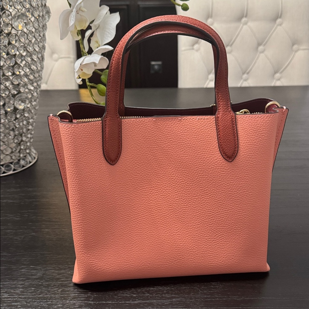 Coach Willow Tote 24 In Colorblock Crossbody Bag with dust bag - Picture 9 of 10